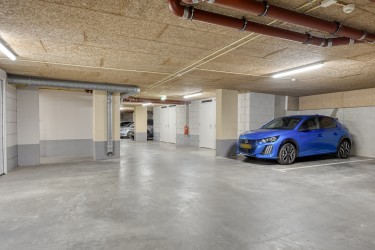 Ruime privé-parkeerplaats