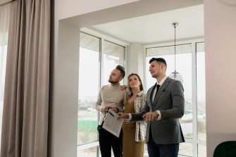 Wat is slimmer: eerst je huis verkopen of eerst een nieuw huis kopen?